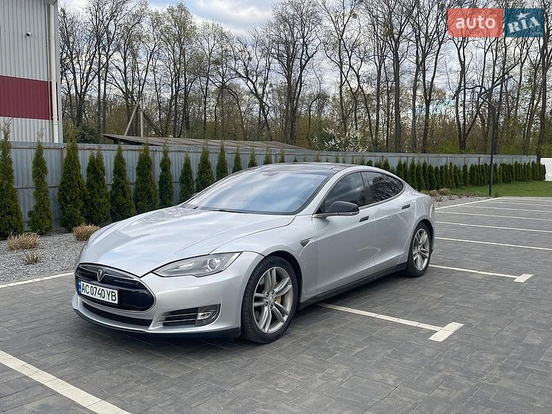 Лифтбек Tesla Model S 2012 в Луцке