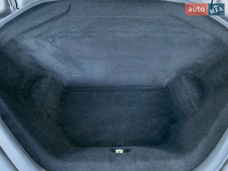 Лифтбек Tesla Model S 2015 в Киеве