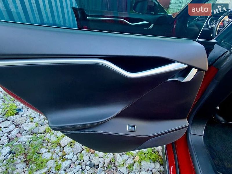 Лифтбек Tesla Model S 2015 в Киеве