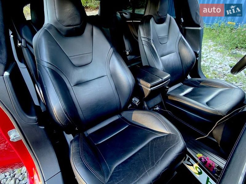 Лифтбек Tesla Model S 2015 в Киеве