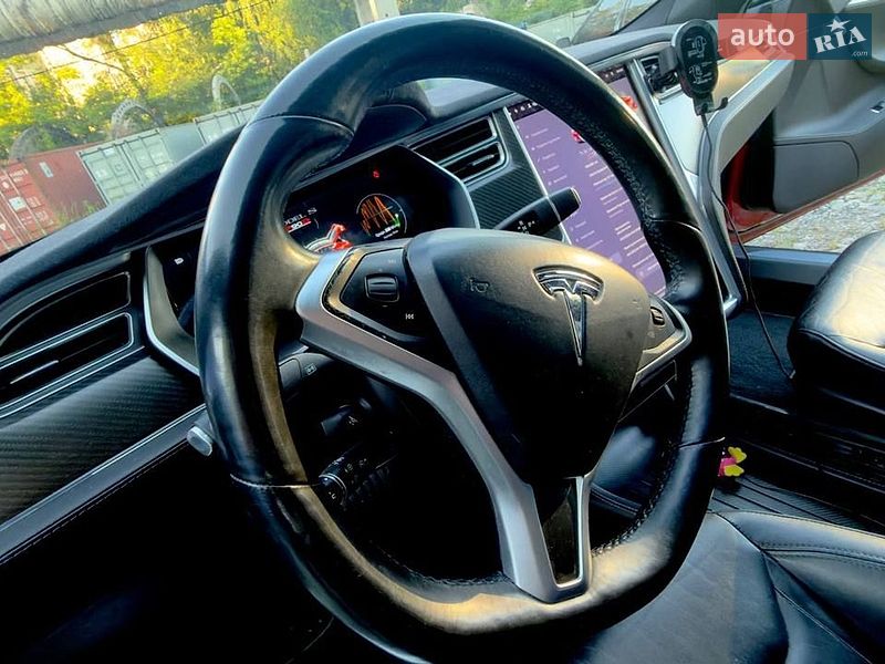 Лифтбек Tesla Model S 2015 в Киеве