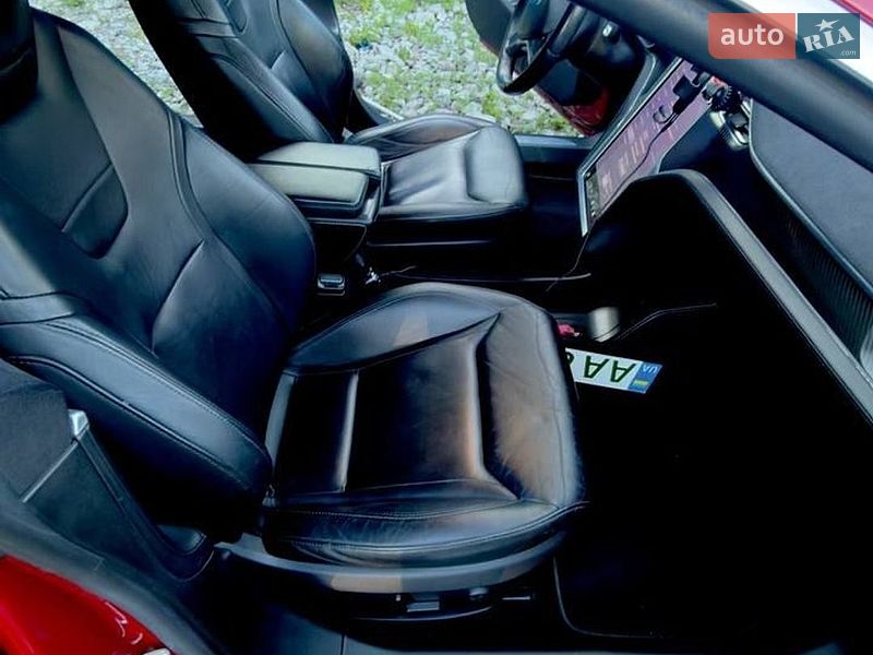 Лифтбек Tesla Model S 2015 в Киеве