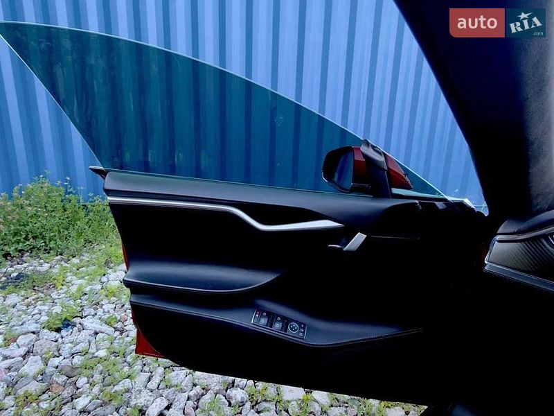 Лифтбек Tesla Model S 2015 в Киеве