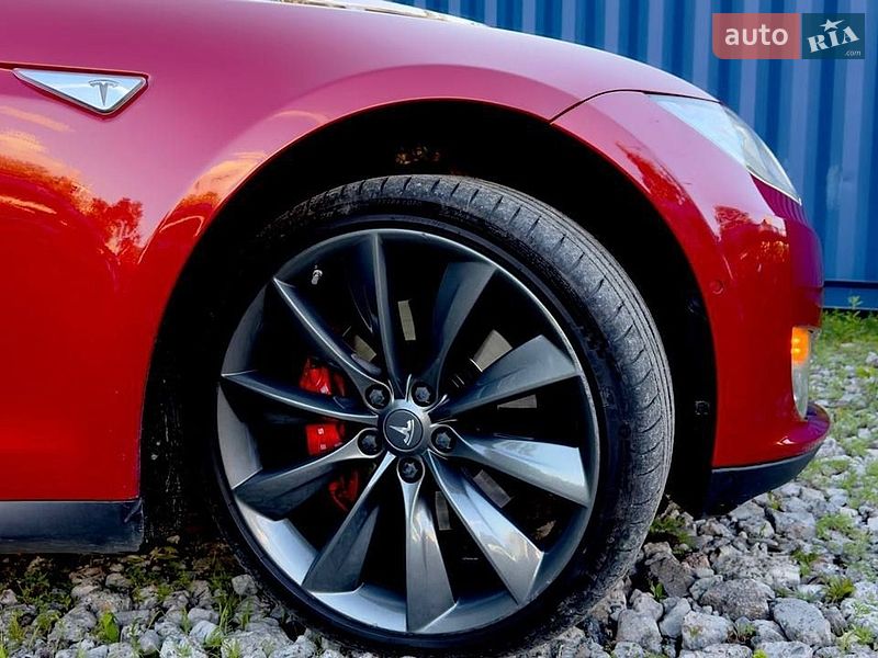 Лифтбек Tesla Model S 2015 в Киеве