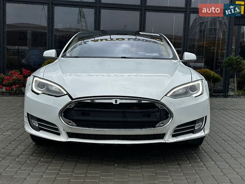 Лифтбек Tesla Model S 2013 в Львове
