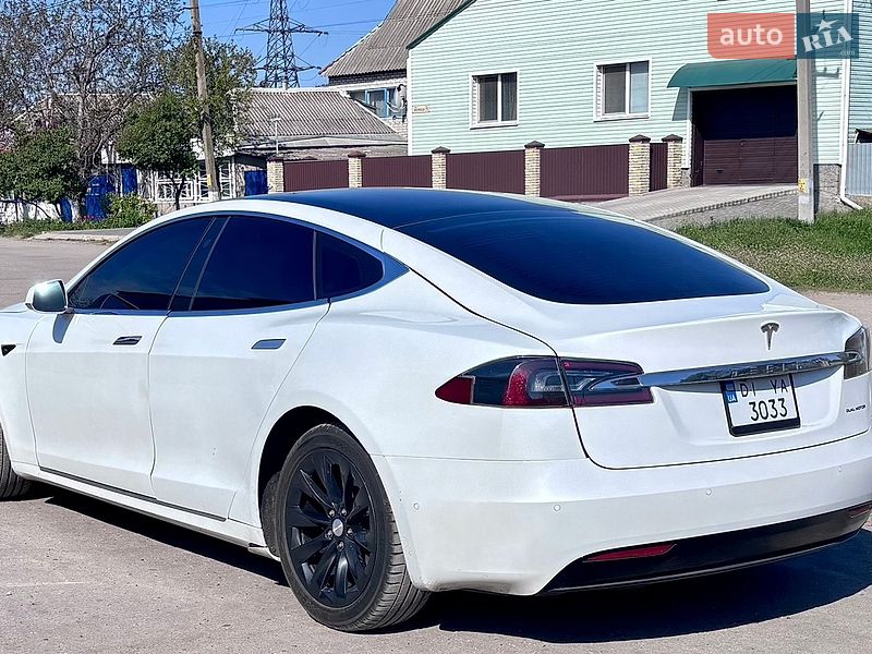 Лифтбек Tesla Model S 2019 в Павлограде