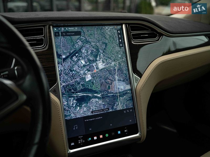 Лифтбек Tesla Model S 2015 в Черновцах