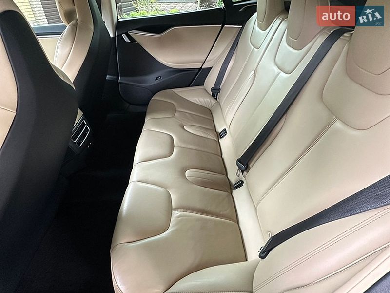 Ліфтбек Tesla Model S 2017 в Києві фото 18 Ліфтбек Tesla Model S 2017 в Києві