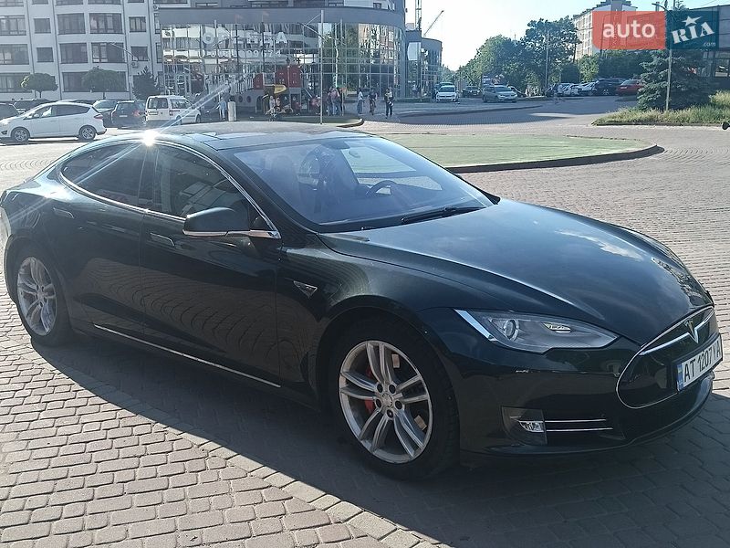 Лифтбек Tesla Model S 2014 в Ивано-Франковске