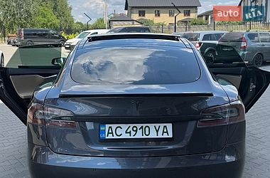 Лифтбек Tesla Model S 2016 в Луцке