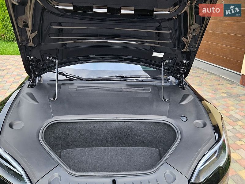 Лифтбек Tesla Model S 2024 в Калуше