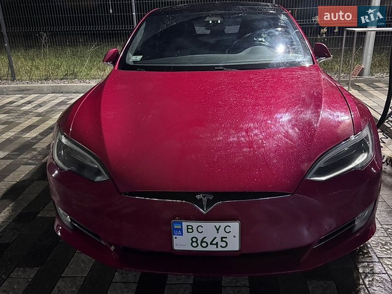 Ліфтбек Tesla Model S 2016 в Львові