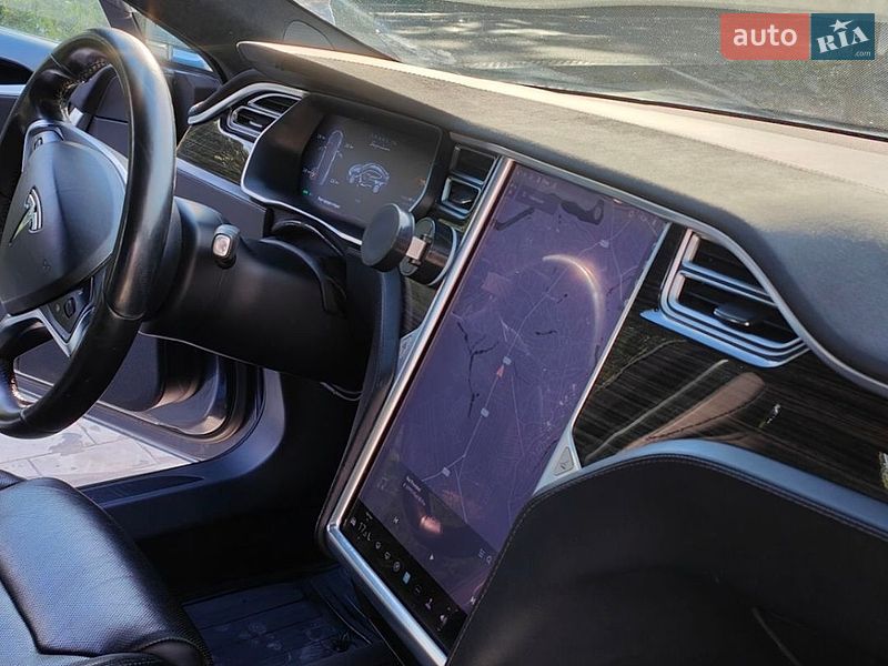 Лифтбек Tesla Model S 2016 в Виннице