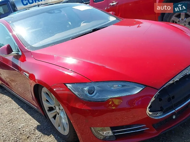 Tesla Model S 2015