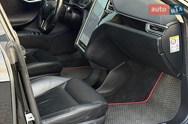 Лифтбек Tesla Model S 2015 в Львове