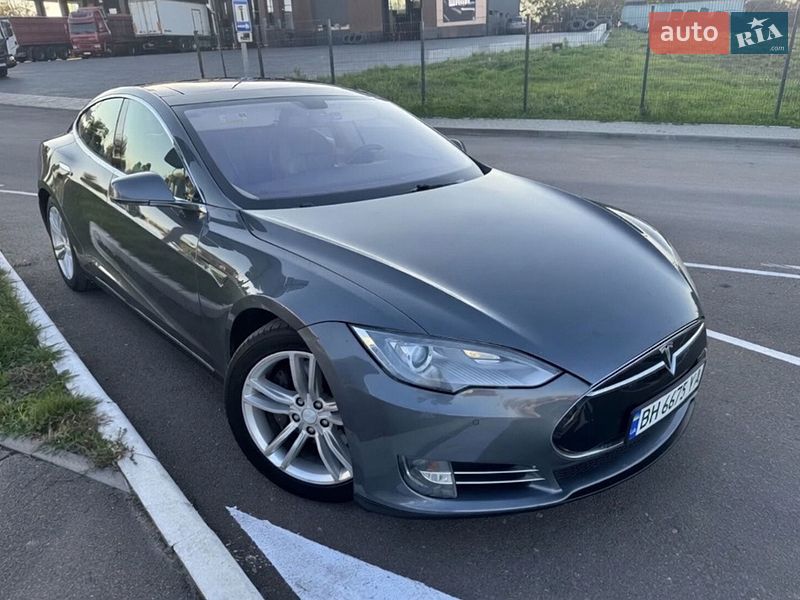 Tesla Model S 2013