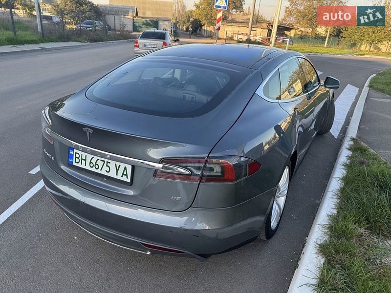 Ліфтбек Tesla Model S 2013 в Одесі