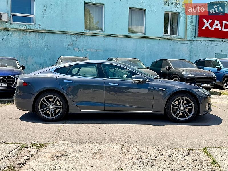 Ліфтбек Tesla Model S 2017 в Одесі фото 16 Ліфтбек Tesla Model S 2017 в Одесі