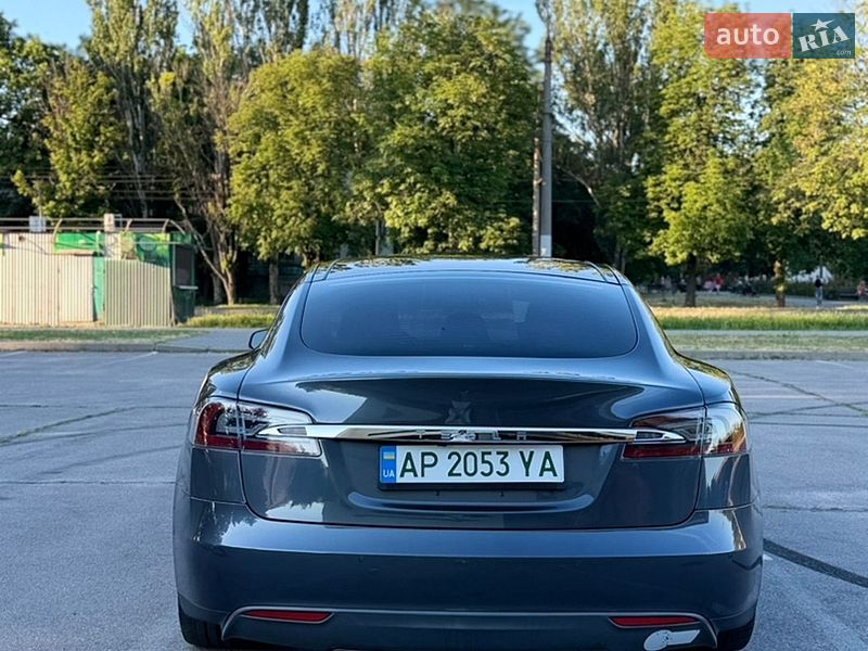 Лифтбек Tesla Model S 2016 в Запорожье