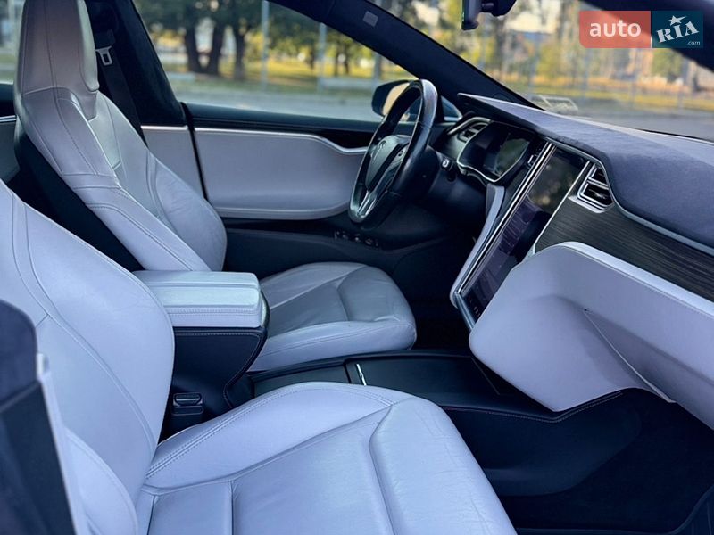 Лифтбек Tesla Model S 2016 в Запорожье