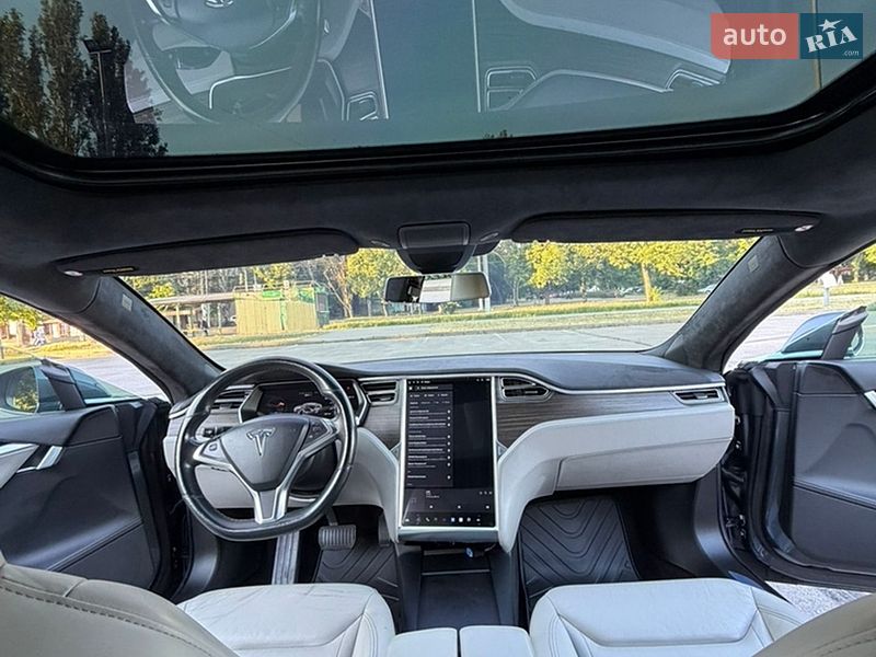 Лифтбек Tesla Model S 2016 в Запорожье