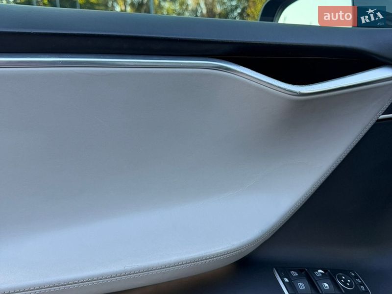 Лифтбек Tesla Model S 2016 в Запорожье