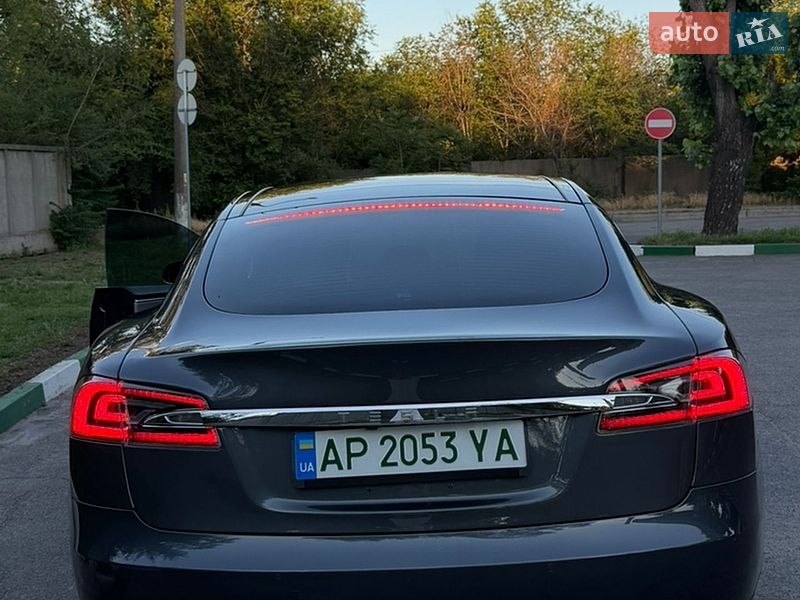 Лифтбек Tesla Model S 2016 в Запорожье