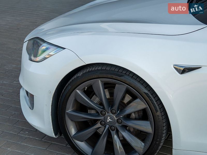 Лифтбек Tesla Model S 2017 в Киеве фото 6 Лифтбек Tesla Model S 2017 в Киеве