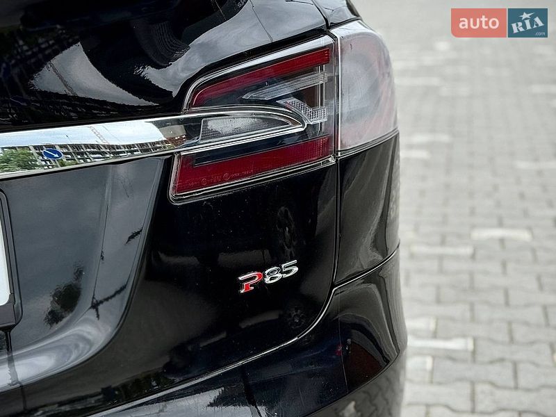 Лифтбек Tesla Model S 2013 в Черновцах