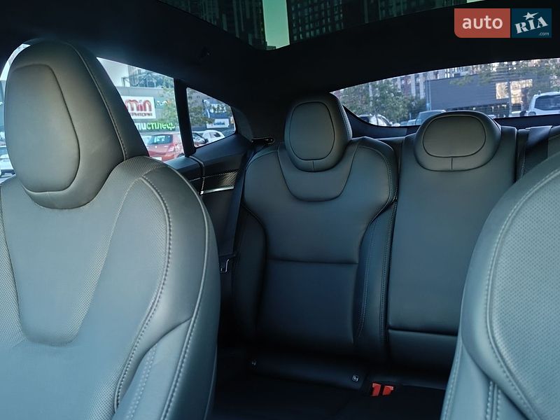 Лифтбек Tesla Model S 2022 в Киеве