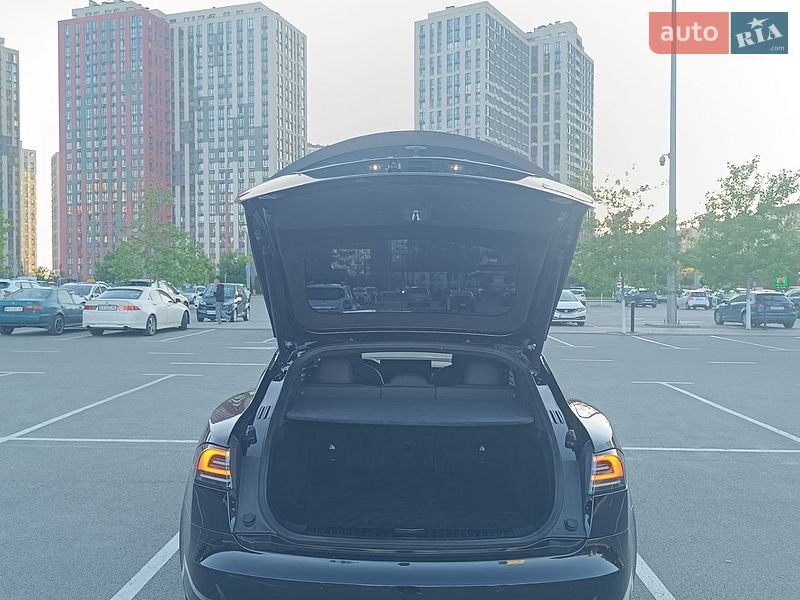 Лифтбек Tesla Model S 2022 в Киеве