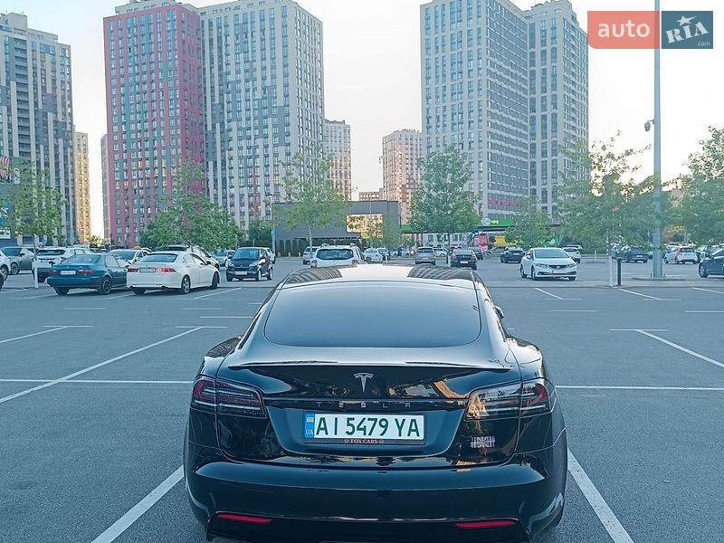 Лифтбек Tesla Model S 2022 в Киеве