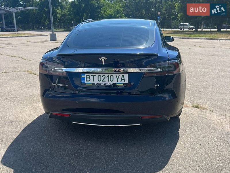 Ліфтбек Tesla Model S 2015 в Миколаєві