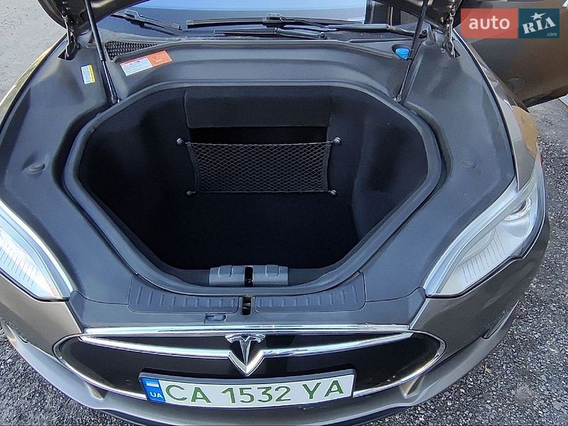 Лифтбек Tesla Model S 2016 в Черкассах фото 15 Лифтбек Tesla Model S 2016 в Черкассах