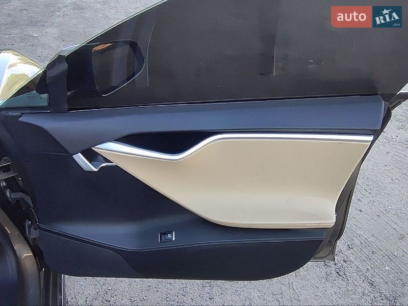 Лифтбек Tesla Model S 2016 в Черкассах фото 16 Лифтбек Tesla Model S 2016 в Черкассах