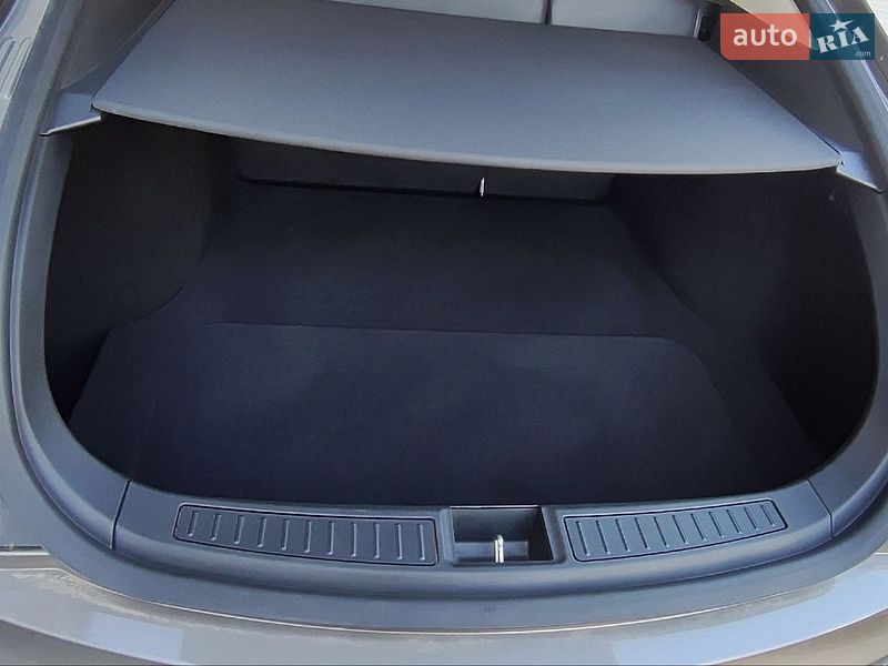 Лифтбек Tesla Model S 2016 в Черкассах фото 28 Лифтбек Tesla Model S 2016 в Черкассах