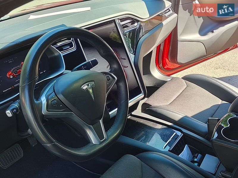 Ліфтбек Tesla Model S 2017 в Луцьку
