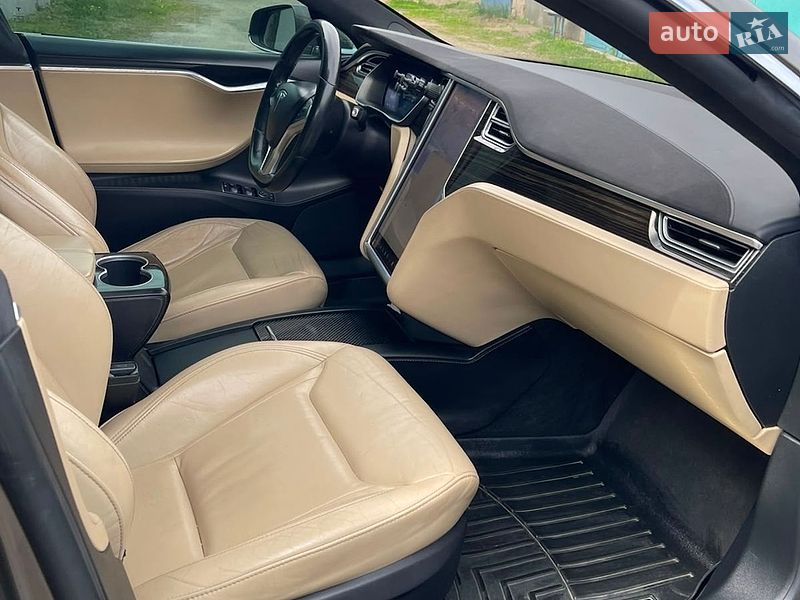Лифтбек Tesla Model S 2016 в Полтаве