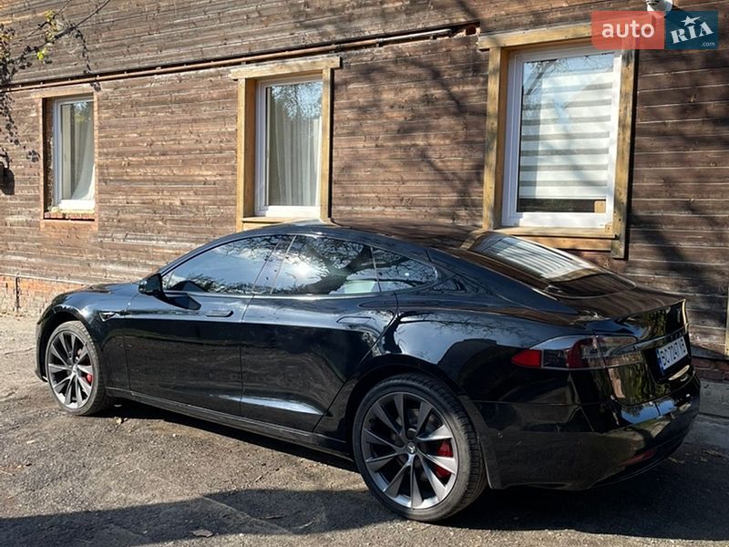 Ліфтбек Tesla Model S 2019 в Львові