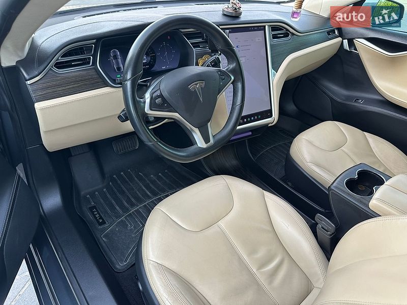 Ліфтбек Tesla Model S 2014 в Тернополі фото 31 Ліфтбек Tesla Model S 2014 в Тернополі