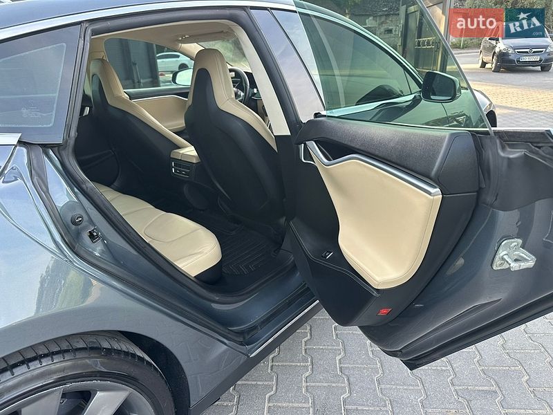Ліфтбек Tesla Model S 2014 в Тернополі фото 43 Ліфтбек Tesla Model S 2014 в Тернополі