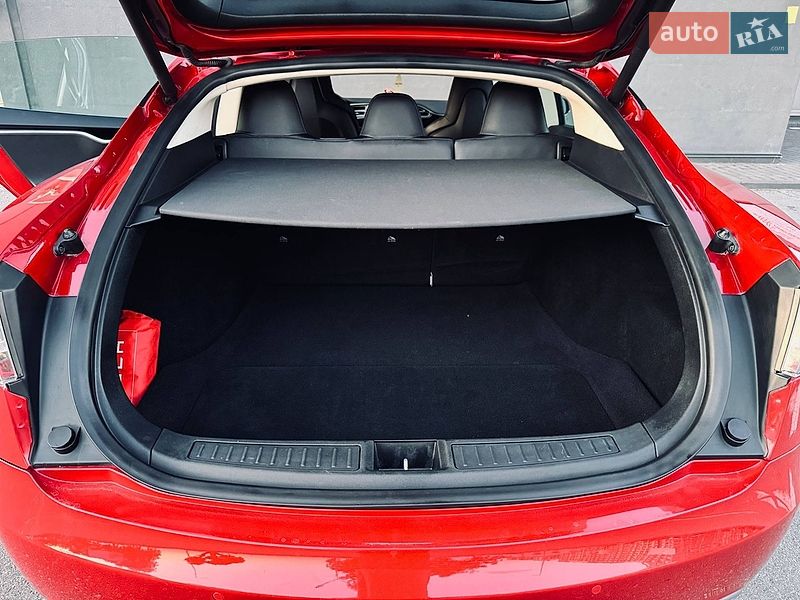Лифтбек Tesla Model S 2014 в Киеве
