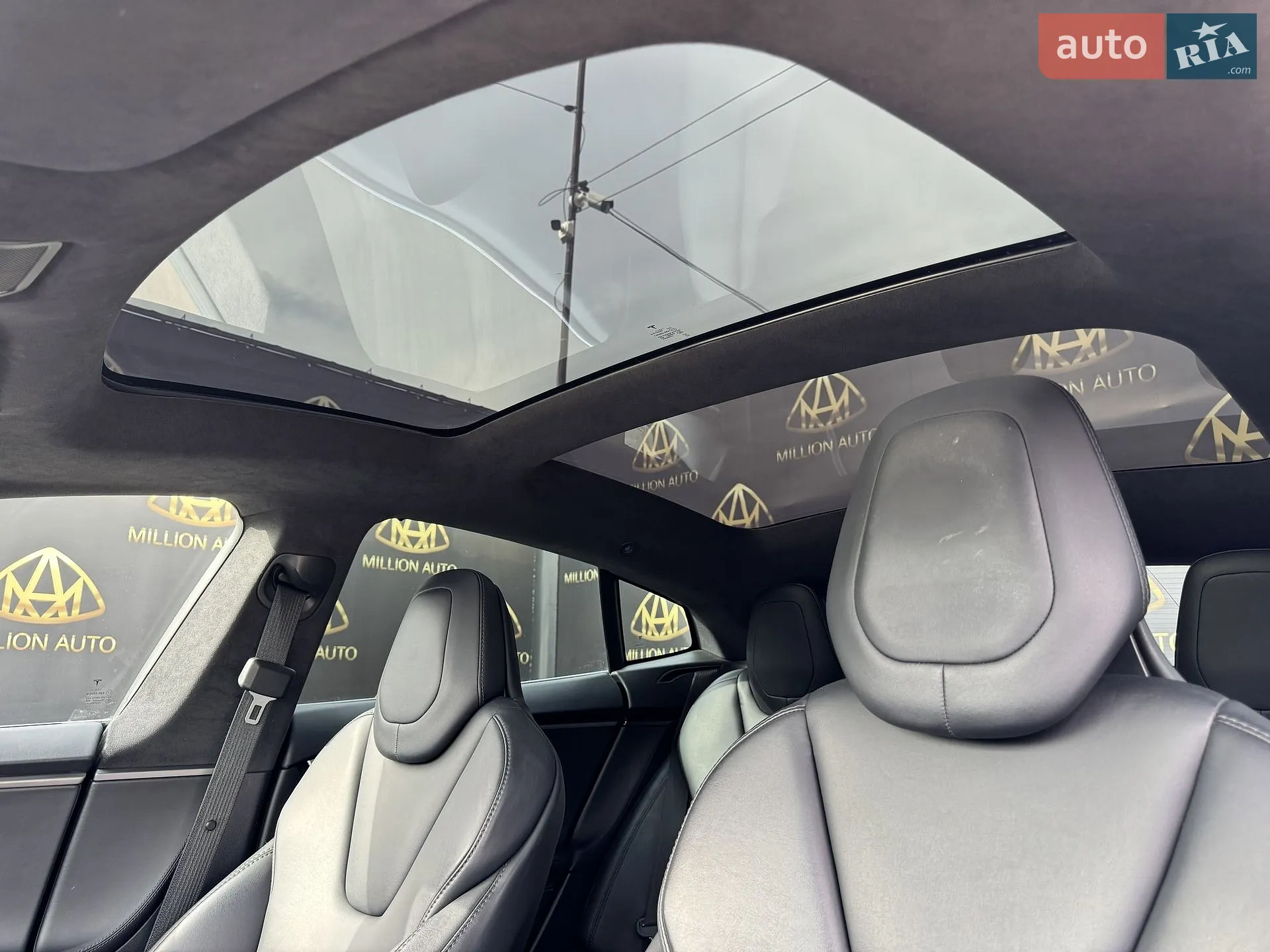 Tesla Model S 2019 VIN 5YJSA1E28KF305174 фото оголошення 9 з 29
