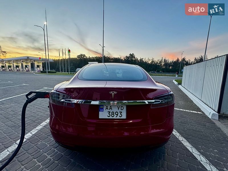 Ліфтбек Tesla Model S 2018 в Дніпрі