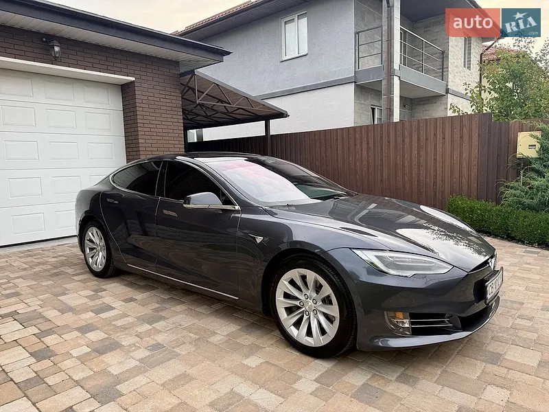 Tesla Model S 2018 VIN 5YJSA1E20JF297702 фото оголошення 17 з 115