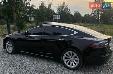 Лифтбек Tesla Model S 2017 в Ивано-Франковске