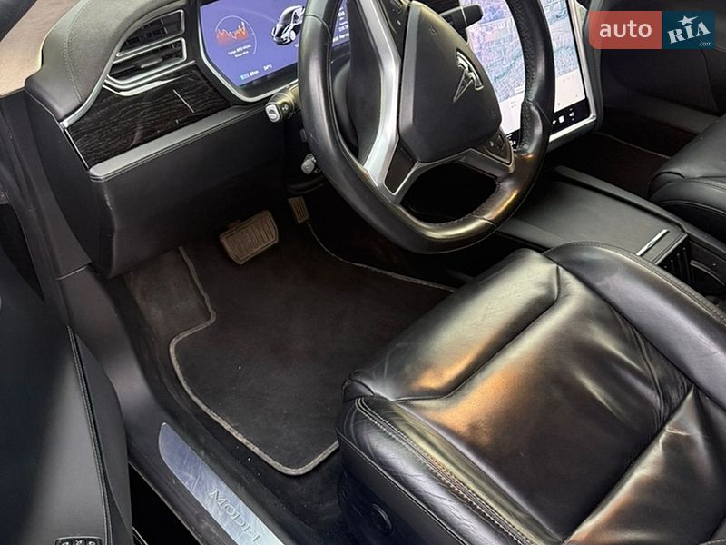 Лифтбек Tesla Model S 2017 в Ивано-Франковске