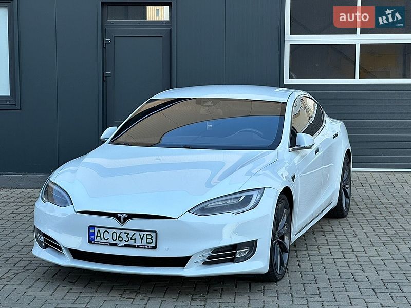 Лифтбек Tesla Model S 2016 в Мукачево