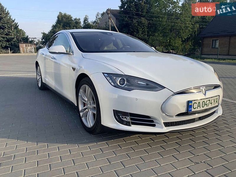 Лифтбек Tesla Model S 2015 в Бершади