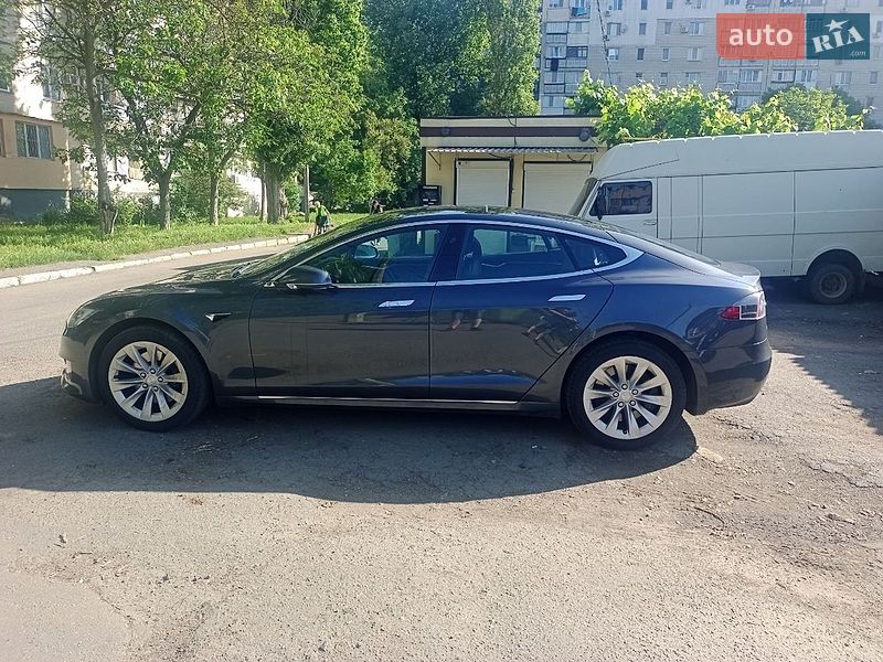Лифтбек Tesla Model S 2017 в Одессе
